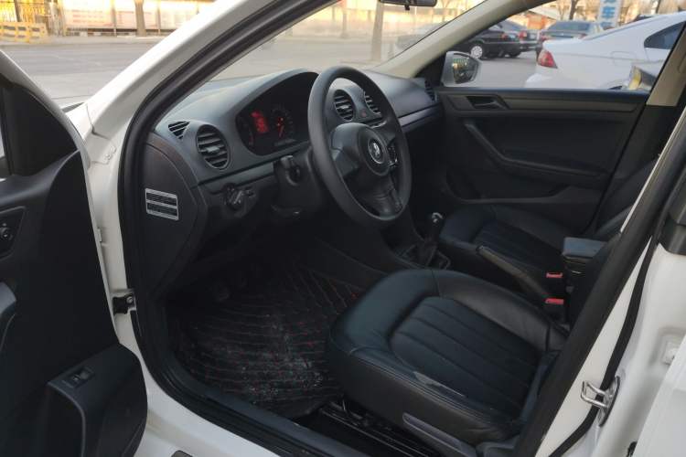 Used Volkswagen Jetta 2015 Value Edition 1.6L Manual Fashionable Style Driver Seat