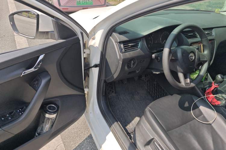 Used Skoda Octavia 2017 Classic Model 1.6L Manual Standard Edition
