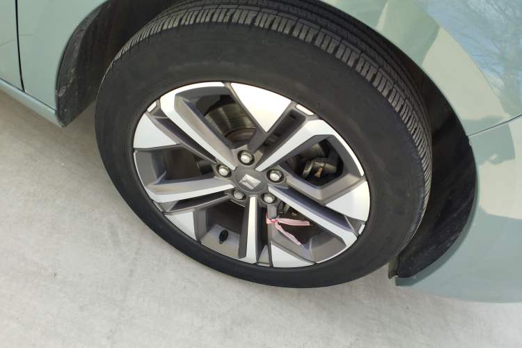 Used Baojun Valli 2021 1.5T Naqu Starry Sky CVT Flagship Model Right Front Wheel Hub