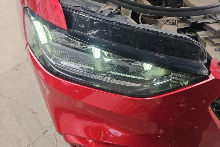 Used Wey VV5 2020 1.5T Two-Wheel Drive Color Pioneer
