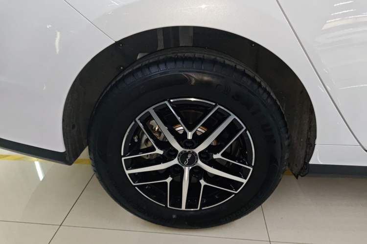Used BYD Seal 05 DM-i 2025 DM-i Intelligent Drive 120KM Flagship Model Right Rear Wheel Hub