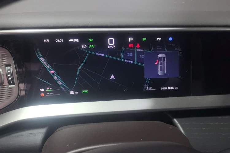 Used Denza D9 2025 DM-i Intelligent Drive 1020 Four-Wheel Drive Flagship Model