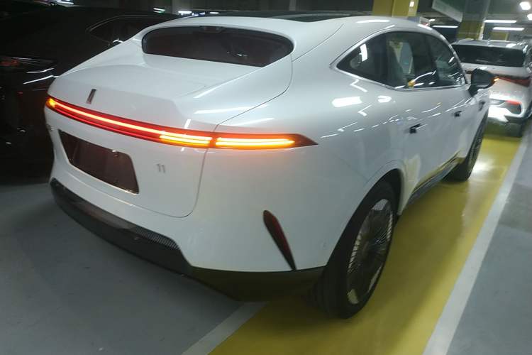 Used Avatr 11 2023 HarmonyOS Version Smart Enjoyment Upgrade Model 90-Degree Rear-Wheel Drive Edition
