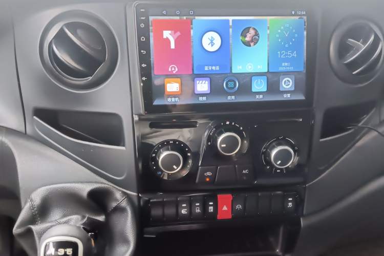 Used Iveco Eurocargo 2021 2.0T Manual Super-Rui Short Wheelbase Low-Roof Side-Hinged Door F1A
