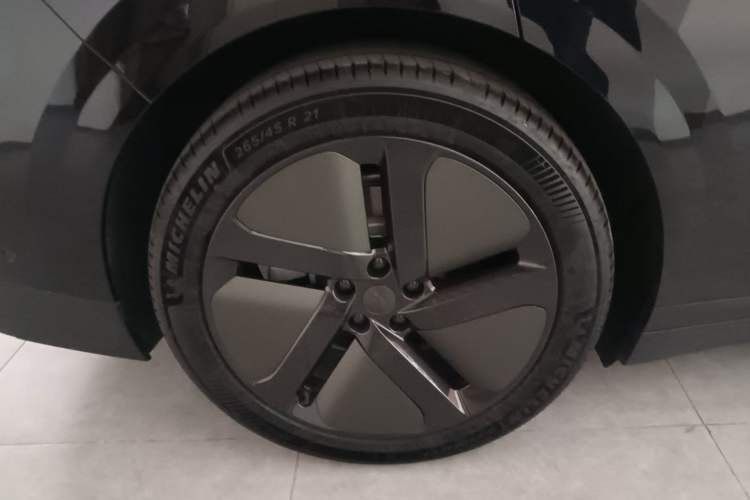 Used Li Auto i6 2025 Model Two-Wheel-Drive Standard Type
