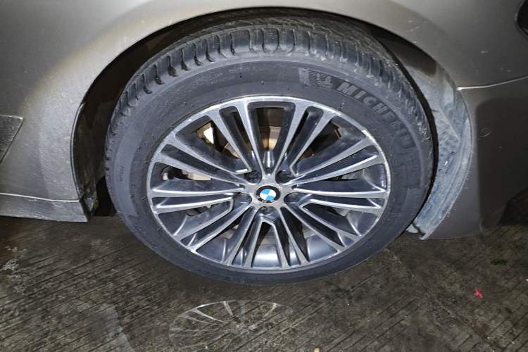 Used BMW 5 Series 2018 Facelifted 530Li Luxury Edition Premium Package
