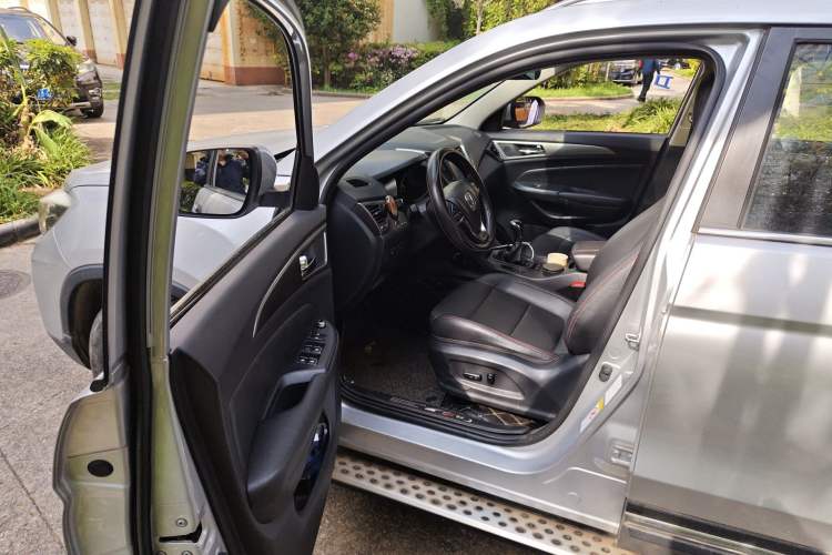 Used CHANGAN CS75 2014 2.0L Manual Leading Version China IV Standard