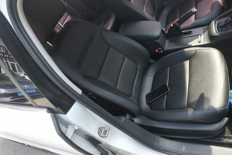 Used Volkswagen Sagitar 2018 1.6L Automatic Comfort Model Right Front Seat