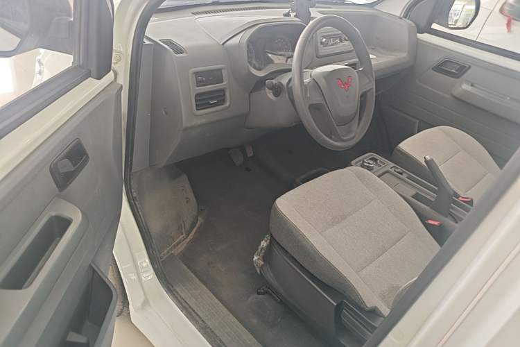 Used Wuling Yangguang 2024 300km Range Practical Window-Sealed Version 60kW Driver Seat