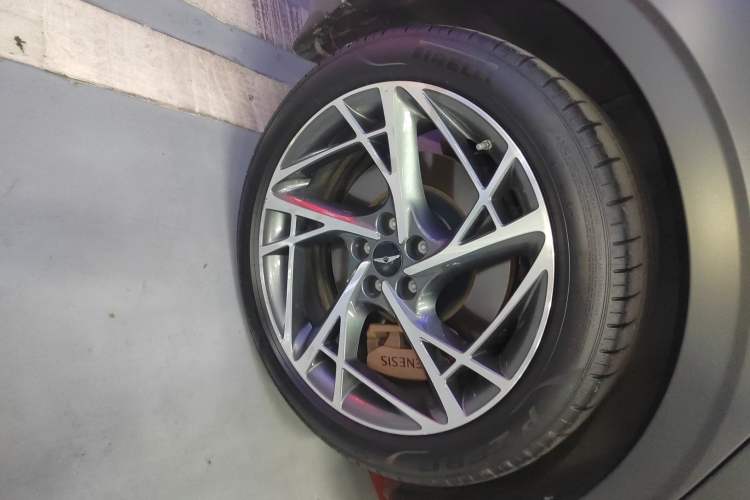 Used Genesis G90 2023 Luxury Edition Right Rear Wheel Hub