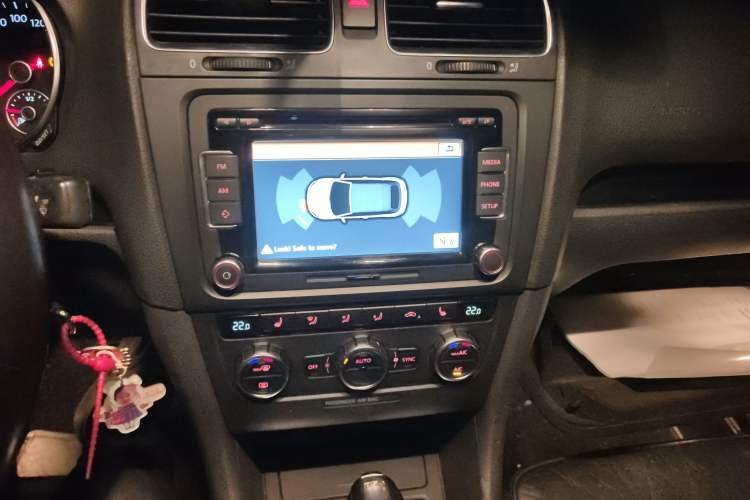 Used Volkswagen Golf 2012 1.4TSI Luxury Convertible Edition Audio And AC Panel