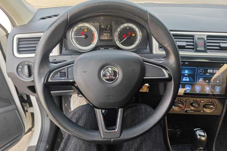 Used Skoda Rapid 2018 1.6L Automatic Comfort Edition
