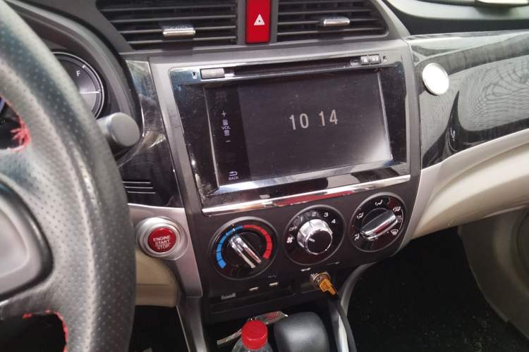 Used Honda Crider 2013 1.8L automatic luxury edition Audio And AC Panel