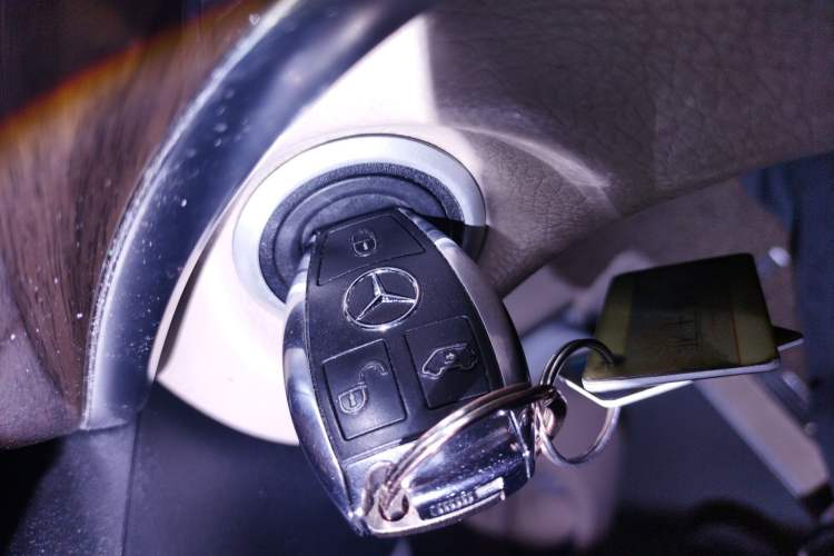 Used Mercedes-Benz V-Class 2017 V 260 Avantgarde Edition Vehicle Key