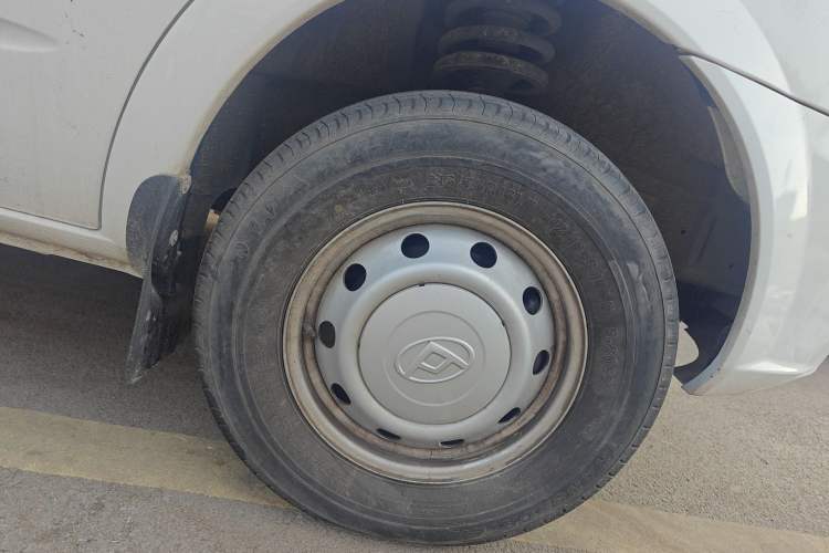 Used SAIC MAXUS Xintu V80 2023 2.0T AMT Classic Aoyuntong Short Wheelbase Mid-Roof 5/6-Seater