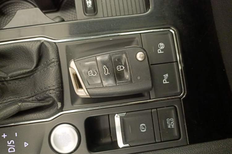 Used Volkswagen Teramont 2020 330TSI Two-Wheel-Drive Luxury Edition China VI Standard Interior 1