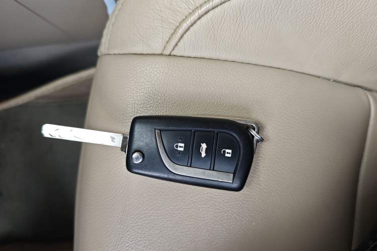 Used Toyota Corolla 2014 1.6L CVT GL-i Leather Edition Vehicle Key