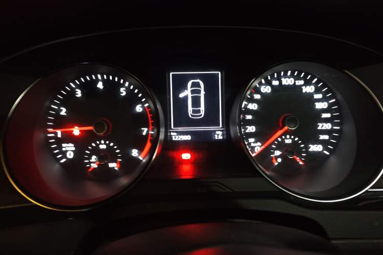 Used Volkswagen Magotan 2018 330TSI DSG Advanced Model Instrument Cluster