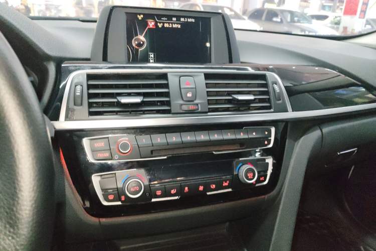 Used BMW 3 Series 2017 320Li Fashion Model Audio And AC Panel