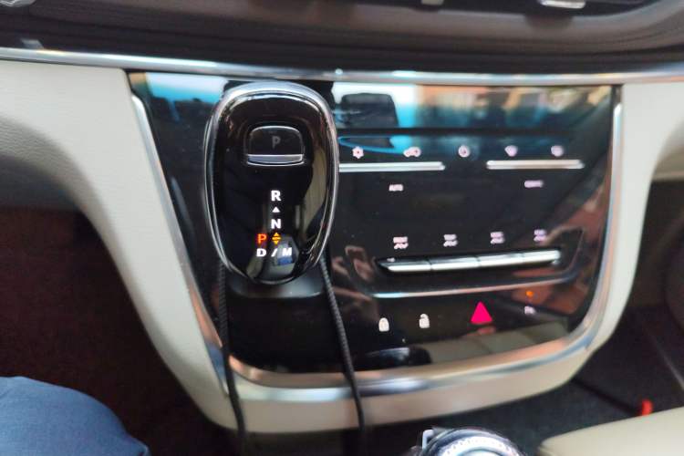 Used Buick GL8 2023 Land Executive Class Comfort Model
