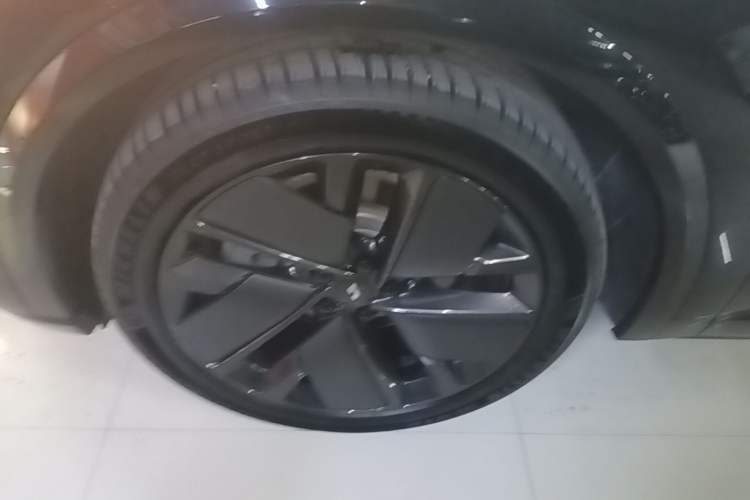 Used Li Auto L8 2025 Max Smart Refresh Edition
