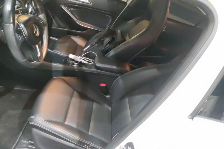 Used Mercedes-Benz GLA 2015 GLA 220 4MATIC Fashion Model
