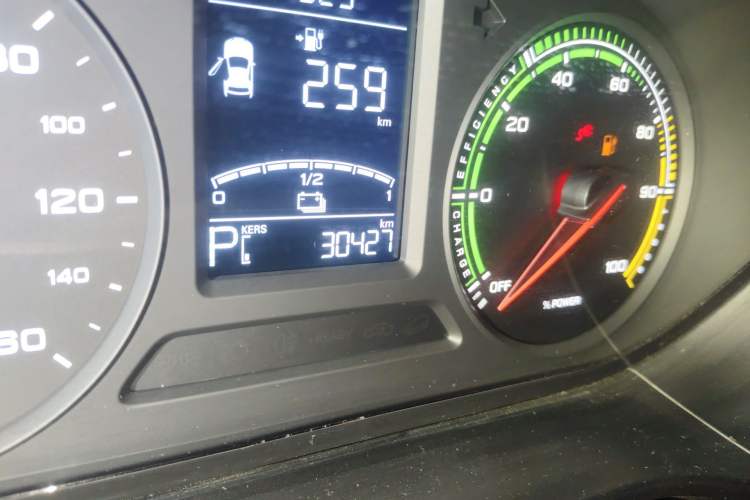 Used Roewe Clever 2022 311km QiQi BoBo Edition Odometer Close Up