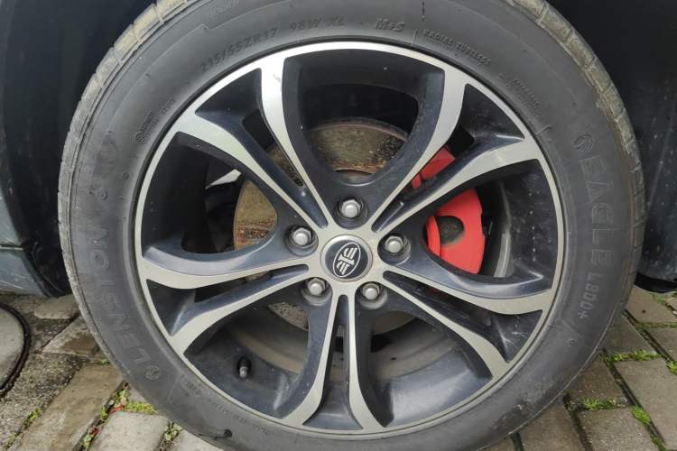 Used FAW Senya R7 2017 1.6L Automatic Smart Version Right Front Wheel Hub