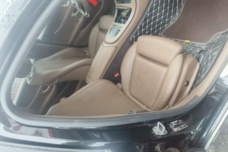 Used Mercedes-Benz E-Class 2022 Updated E 300 L Stylish Edition Right Front Seat