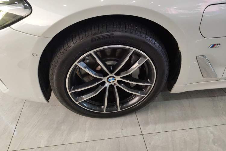 Used BMW 5 Series New Energy 2021 Restyled 535Le M Sport Package Left Front Wheel Hub