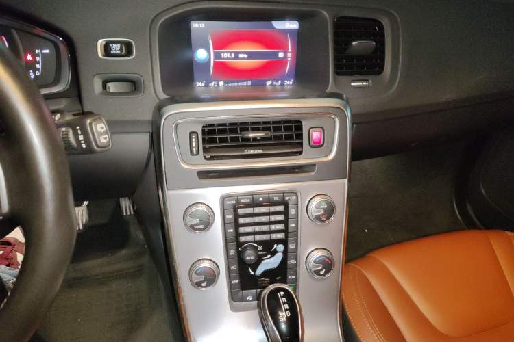 Used Volvo V60 2017 T5 Zhiya Edition China V Standard
