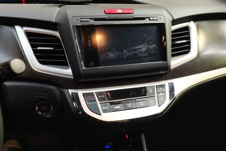 Used Honda Jade 2014 1.8L CVT Luxury Edition 5 seats Audio And AC Panel