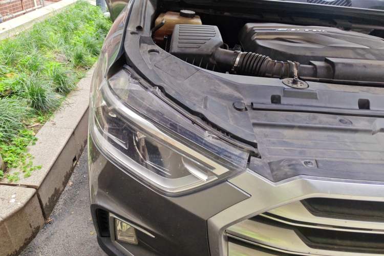 Used SAIC MAXUS D90  Right Front Headlight