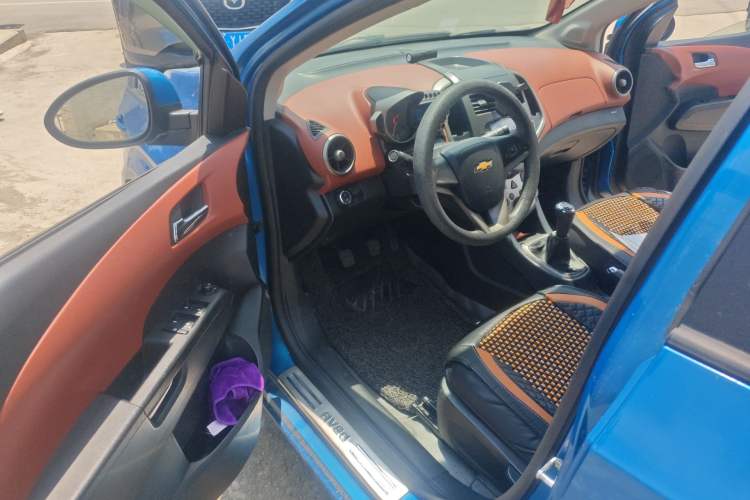 Used Chevrolet Aveo Sonic 2011 Sedan 1.4L MT SL
