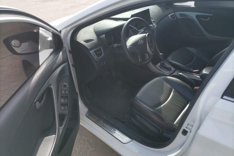 Used Hyundai Elantra (5th Generation / Langdong) 2016 1.6L Automatic Smart Version