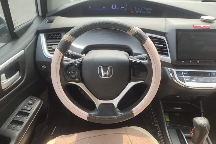 Used Honda Jade 2016 1.8L Automatic Comfort Elite Version 5 Seats Steering Wheel