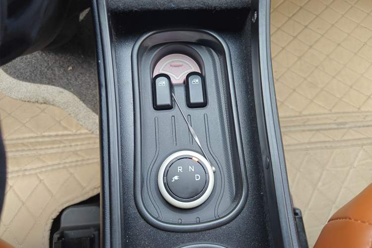 Used Wuling Hongguang MINIEV 2022 Macaron Premium Model – Lithium Iron Phosphate Gear Lever