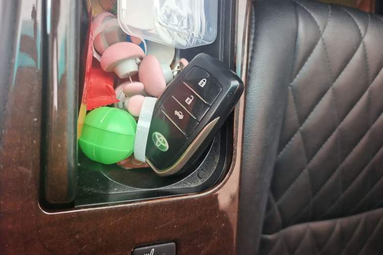 Used Toyota Reiz 2013 2.5V Elite Edition Vehicle Key