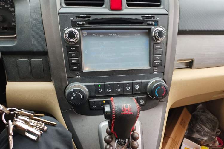 Used Honda CR-V 2010 2.0L automatic two-wheel drive urban version Audio And AC Panel