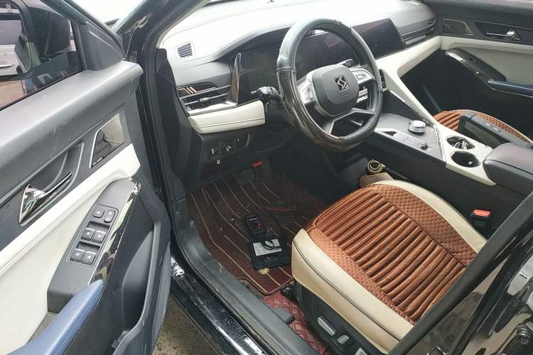 Used SOL X8 PLUS 2023 1.5 TGDI DCT Smart Home Edition 7-Seater