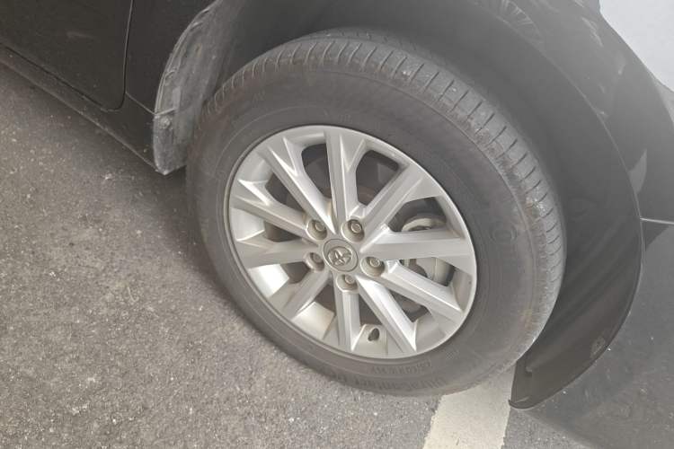 Used Toyota Camry 2016 Dual-Engine 2.5 HG 10th Anniversary Deluxe Navigation Edition
