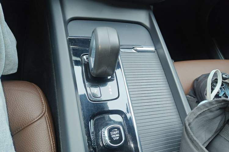 Used Volvo S60 2022 B4 Zhiyi Luxury Edition Gear Lever