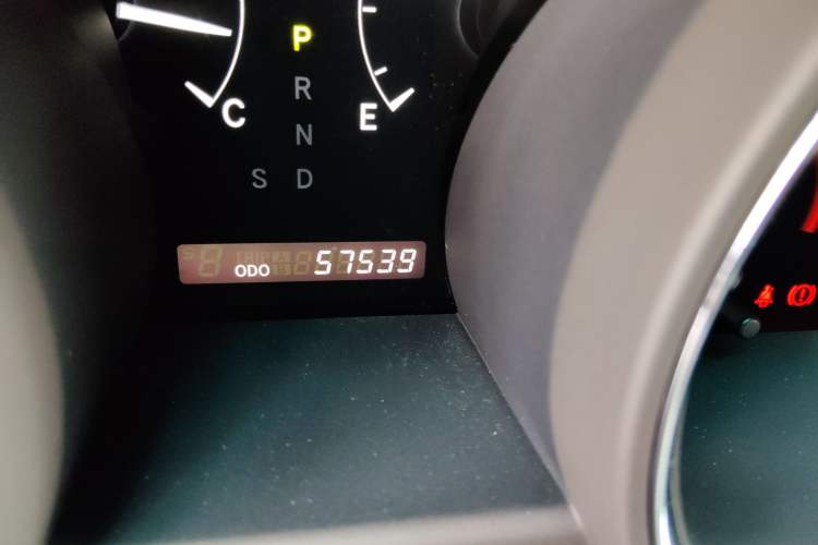 Used Toyota Highlander 2012 2.7L Two-Wheel Drive 7-Seater Elite Edition Odometer Close Up