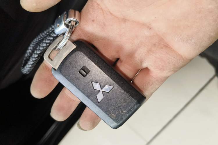 Used Mitsubishi Outlander 2018 2.0L Two-Wheel Drive Glory Edition 5 Seats Vehicle Key