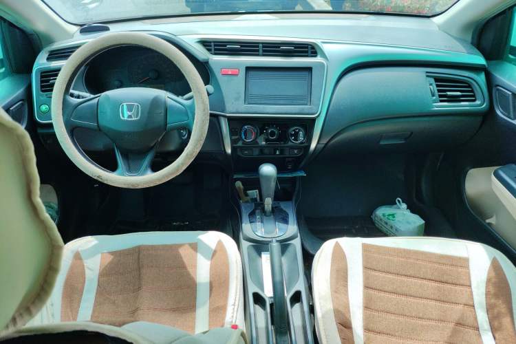 Used Honda City 2015 1.5L CVT Comfort Version Center Console