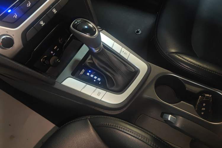 Used Hyundai Elantra (6th Generation / Lingdong) 2016 1.6L Automatic ZhiXuan – Elite Version Gear Lever