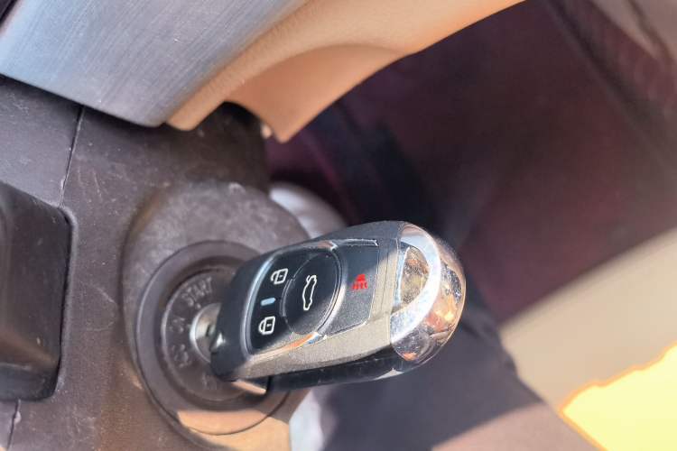 Used Baojun 730 2017 1.5T Manual Fashion Version 7 Seats China V Emission Standard Vehicle Key