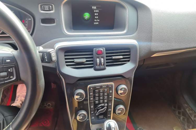 Used Volvo V40 2016 T3 Zhiyi Edition
