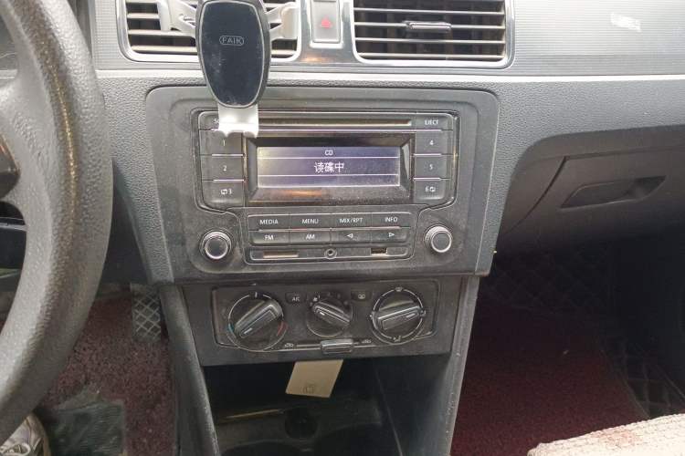 Used Volkswagen Santana 2013 1.4L Manual Fashion Edition Audio And AC Panel