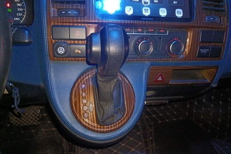 Used Volkswagen Caravelle 2014 2.0 TSI Four-Wheel Drive Comfort Edition Gear Lever